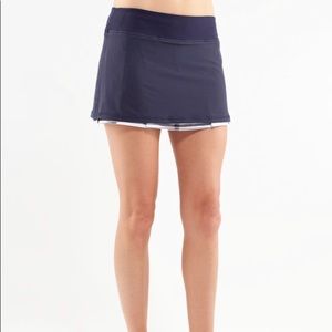 Lululemon chase me navy/white skirt size 2